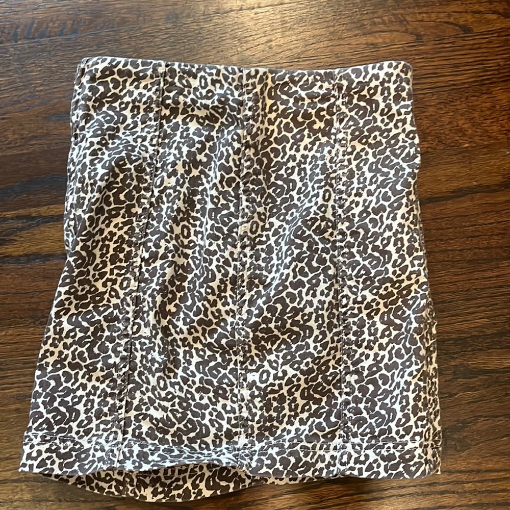 leopard print skirt